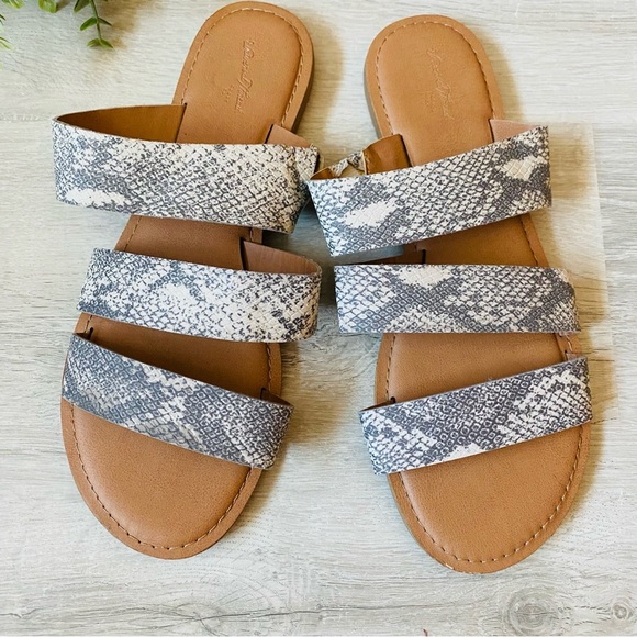 Universal Thread Sammi Slide Sandal Sz 9 - Picture 2 of 10